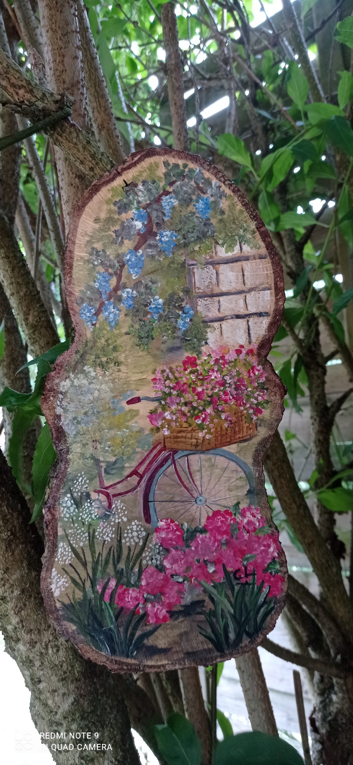 Déco murale : vélo peint sur bois