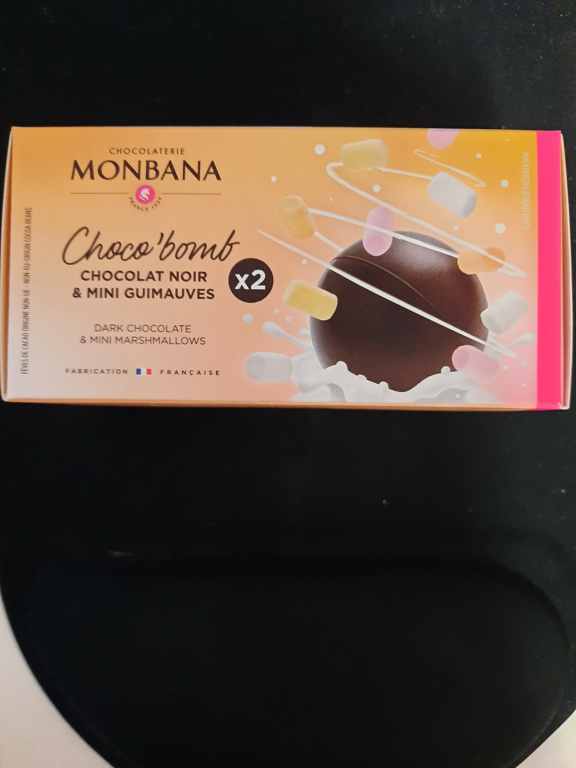 Une boîte de Choco Bomb