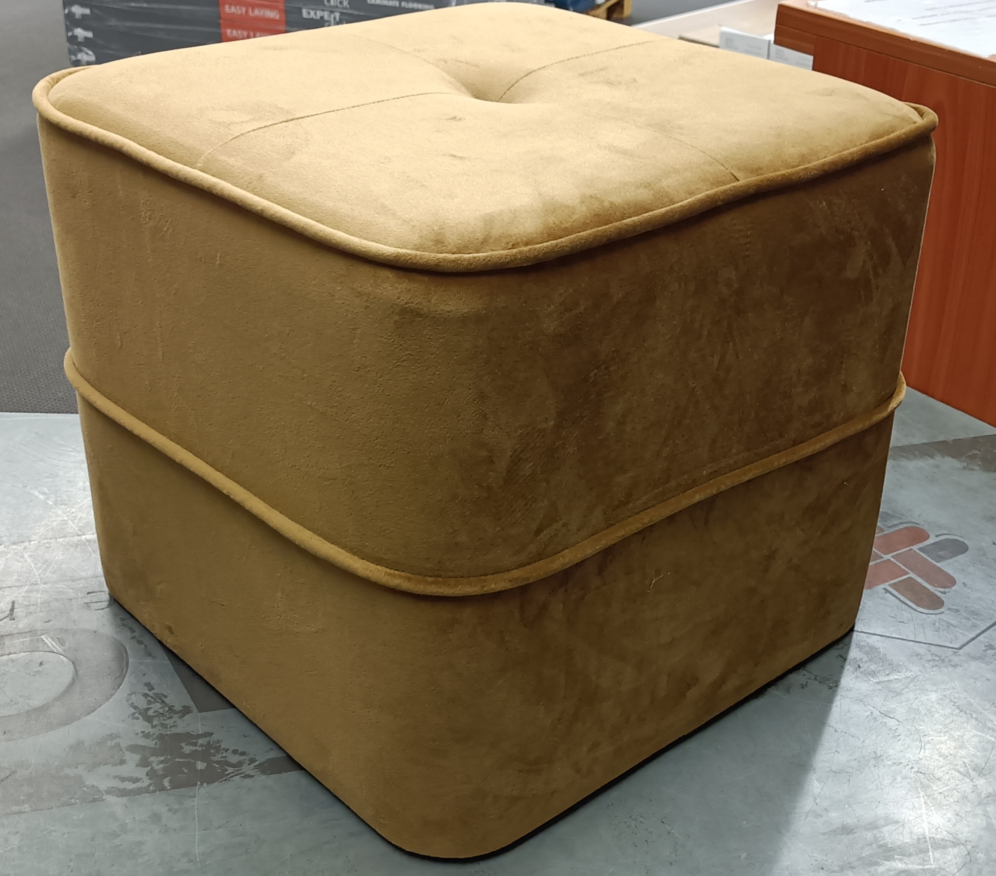 Pouf Velours Caramel