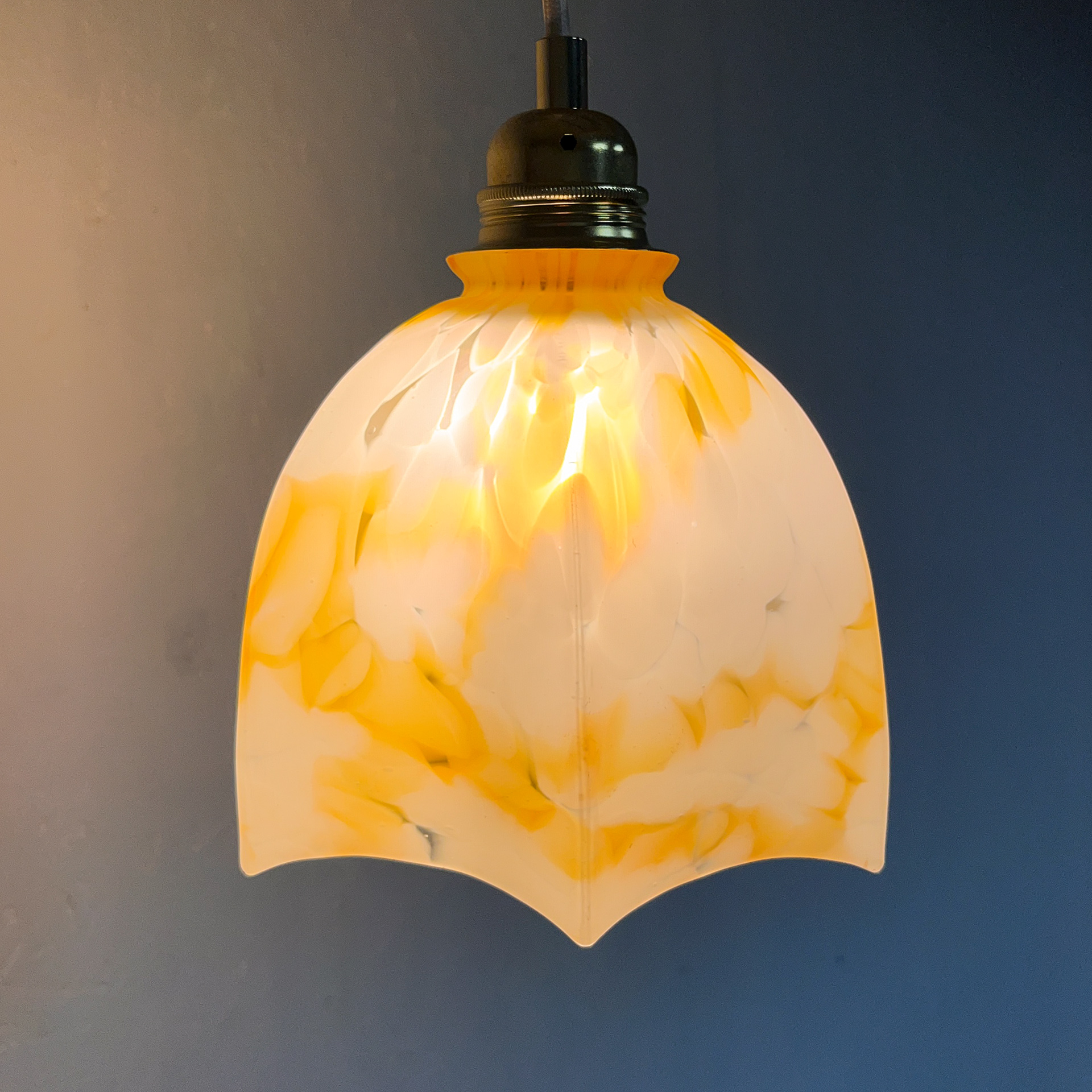 Suspension Tulipe Vintage Verre Dépoli Blanc Et Orange